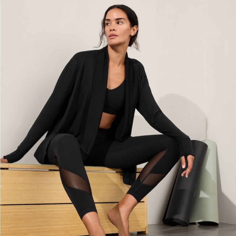 Athleta Pranayama Restore Wrap black size small
